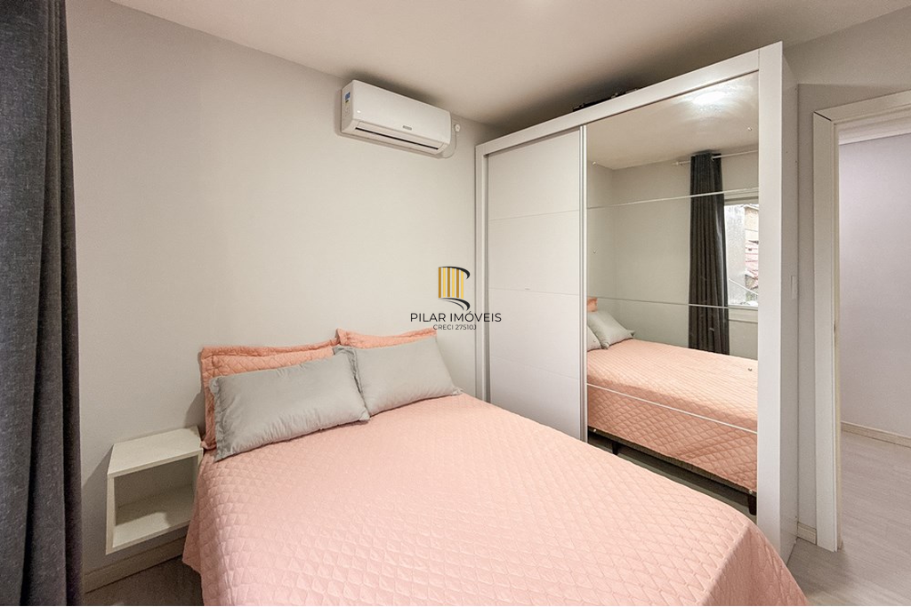 Casa 5 dormitórios no bairro Igara