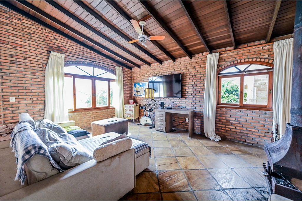 Casa 4 dormitórios no bairro Ipanema