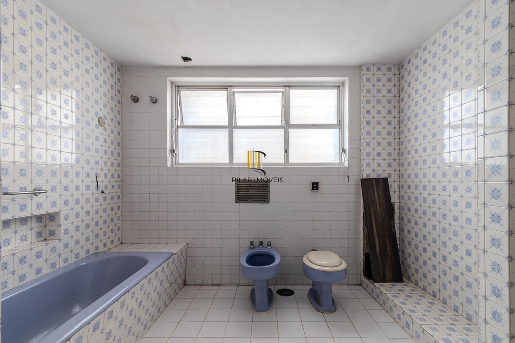 Apartamento 4 dormitórios no bairro Moinhos de Vento