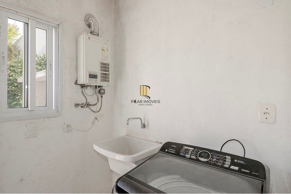 Casa 4 dormitórios no bairro Lomba do Pinheiro