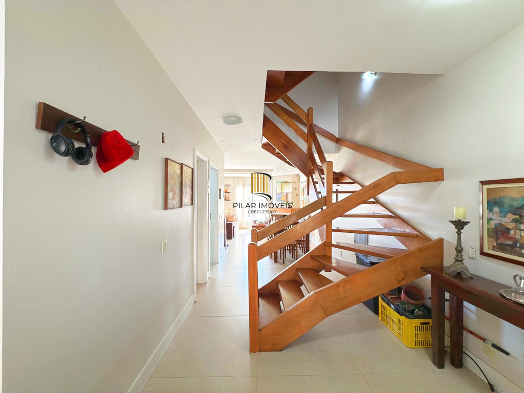 Casa de Condomínio 3 dormitórios no bairro Jardim Carvalho