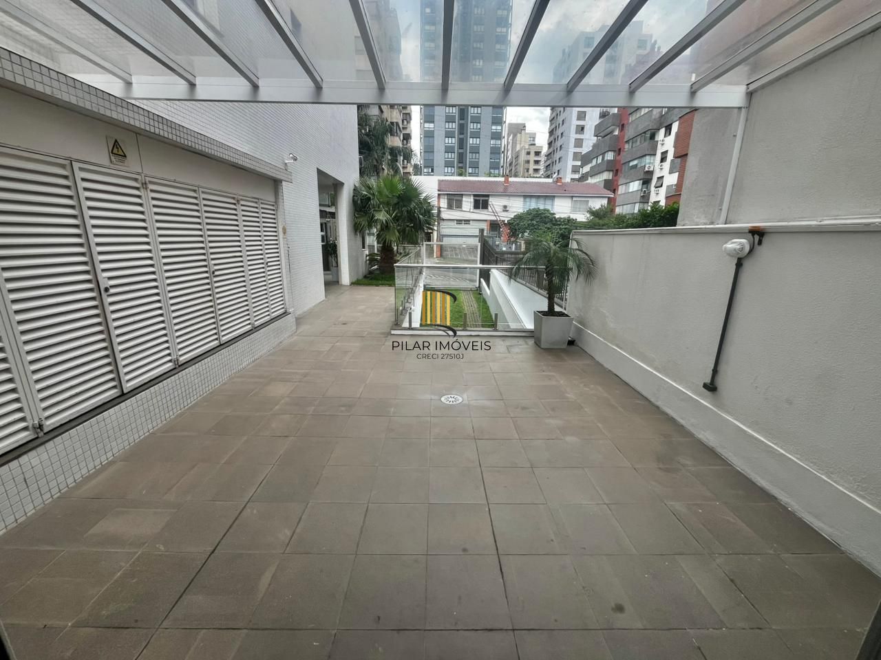 Apto de 03 dorm, sendo 01 suíte, 02 vagas, 103 m2, na João Obino, semi mobiliado