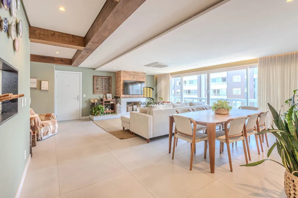 Apartamento 4 dormitórios no bairro Menino Deus