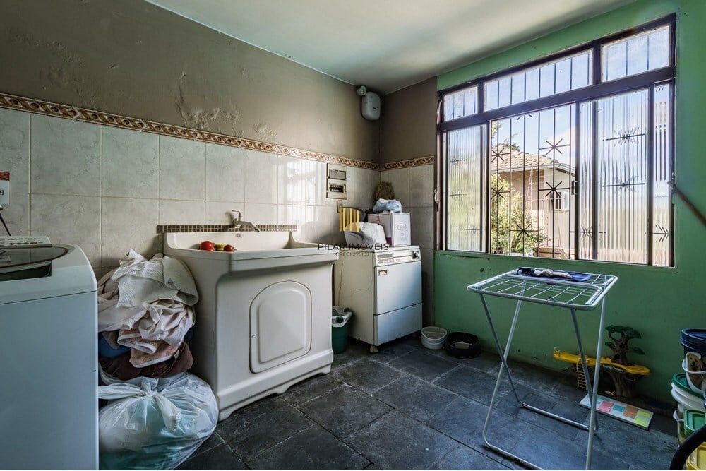 Casa 4 dormitórios no bairro Partenon