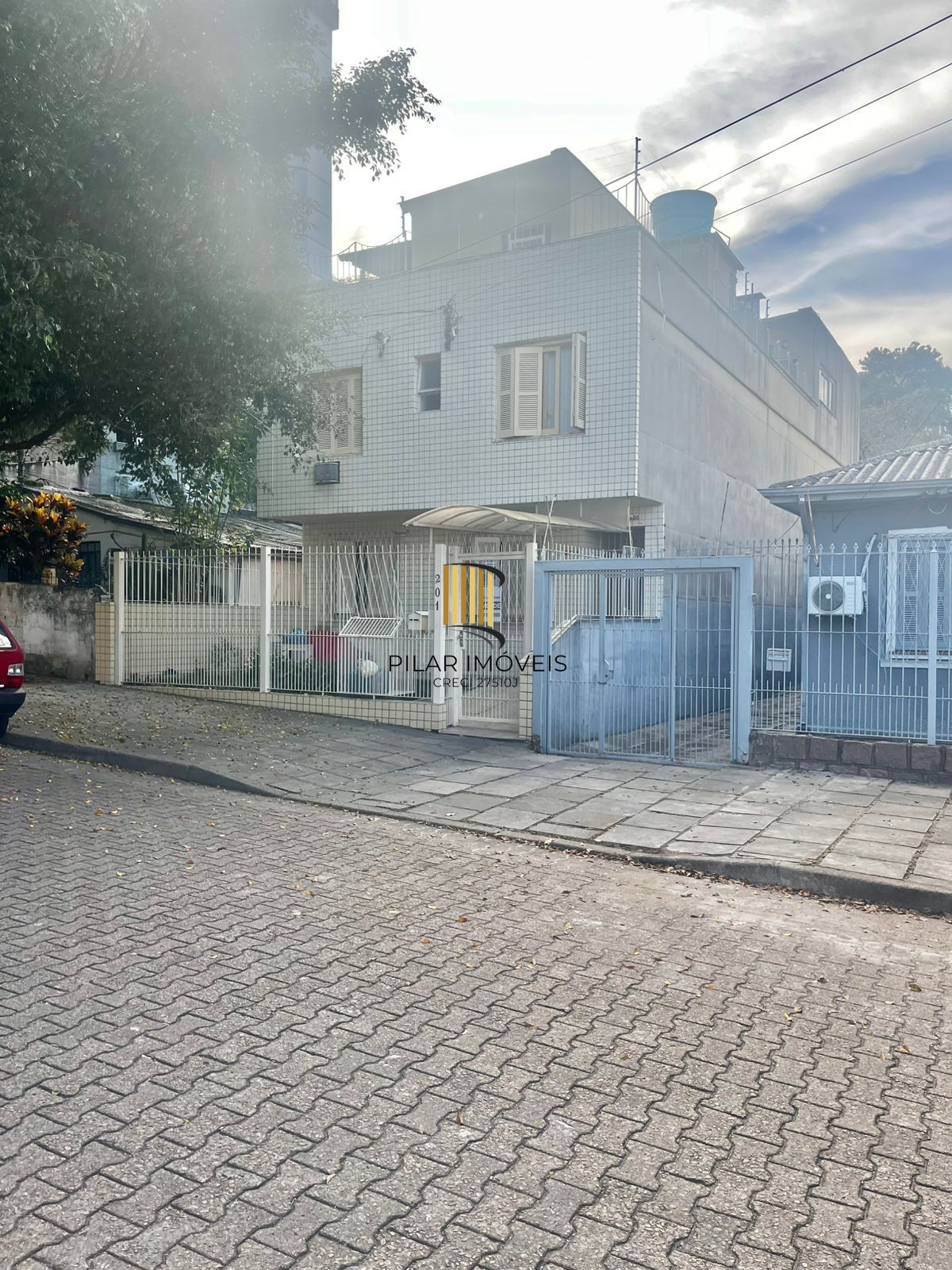 Apto térreo, 01 dorm, água quente, área fechada, 50 m², 200 m do Shopping Wallig
