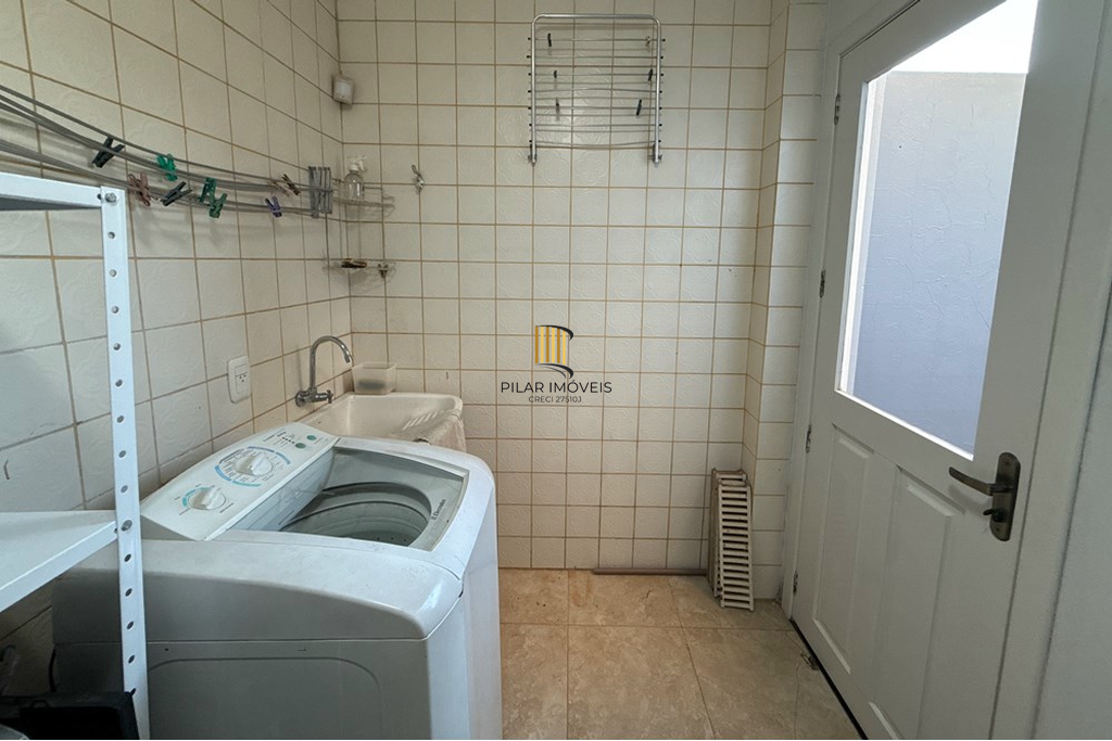 Casa 5 dormitórios no bairro Dihel