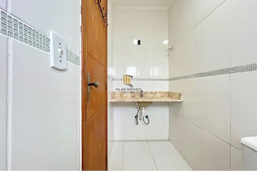 Casa 2 dormitórios no bairro Guarujá
