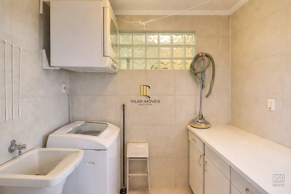 Casa 3 dormitórios no bairro Passo da Areia