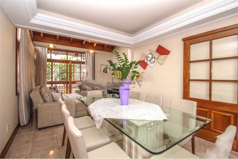 Casa 3 dormitórios no bairro Medianeira