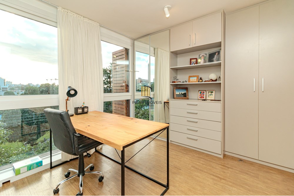 Casa 4 dormitórios no bairro Chácara das Pedras