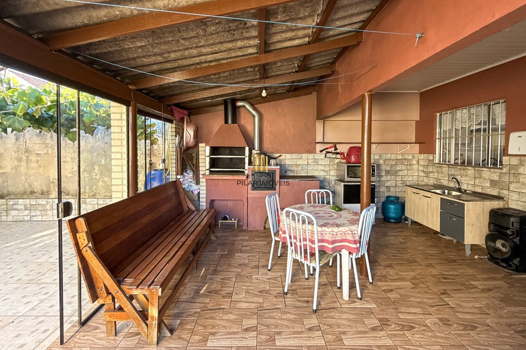 Casa 3 dormitórios no bairro Igara