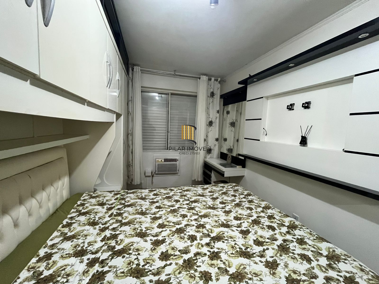 Apto de 02 dorm, mobiliado, transformado em 01 dorm, com vaga no Passo da Areia