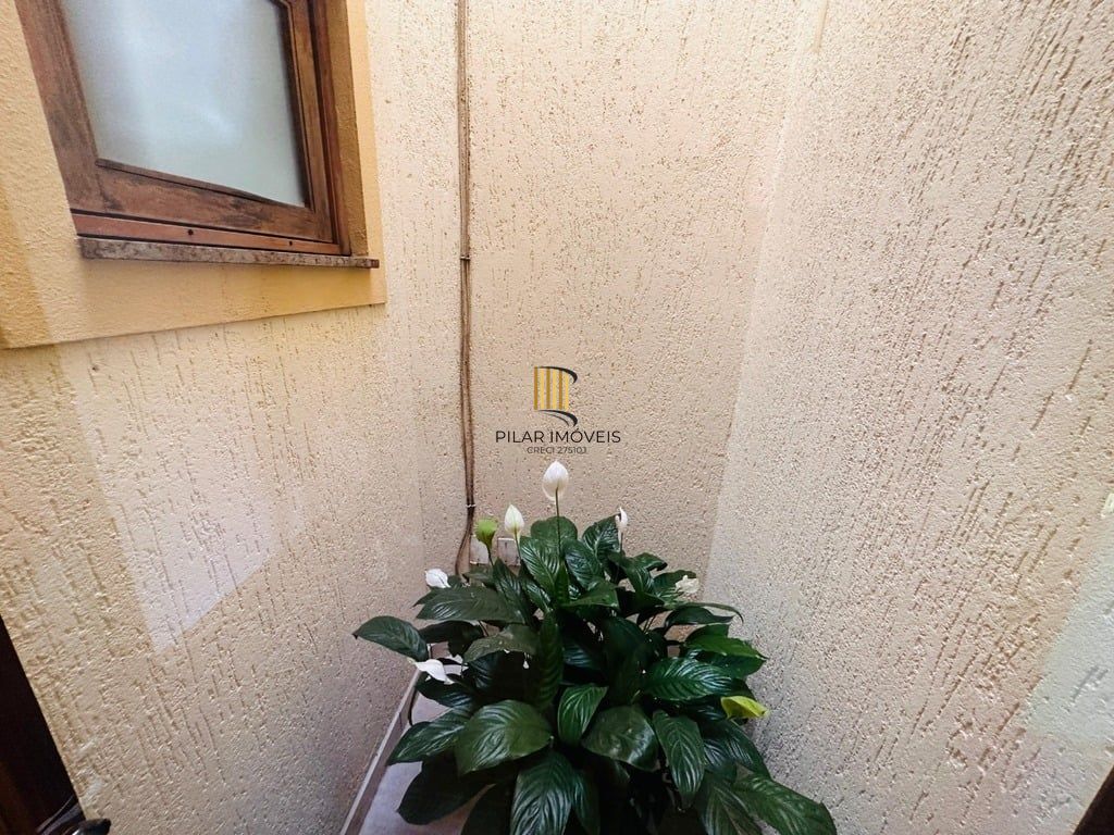 Casa 3 dormitórios no bairro Hípica