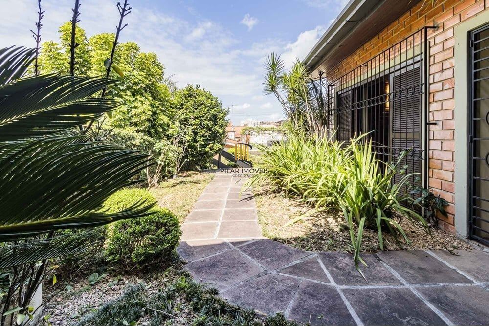 Casa 4 dormitórios no bairro Jardim Lindóia