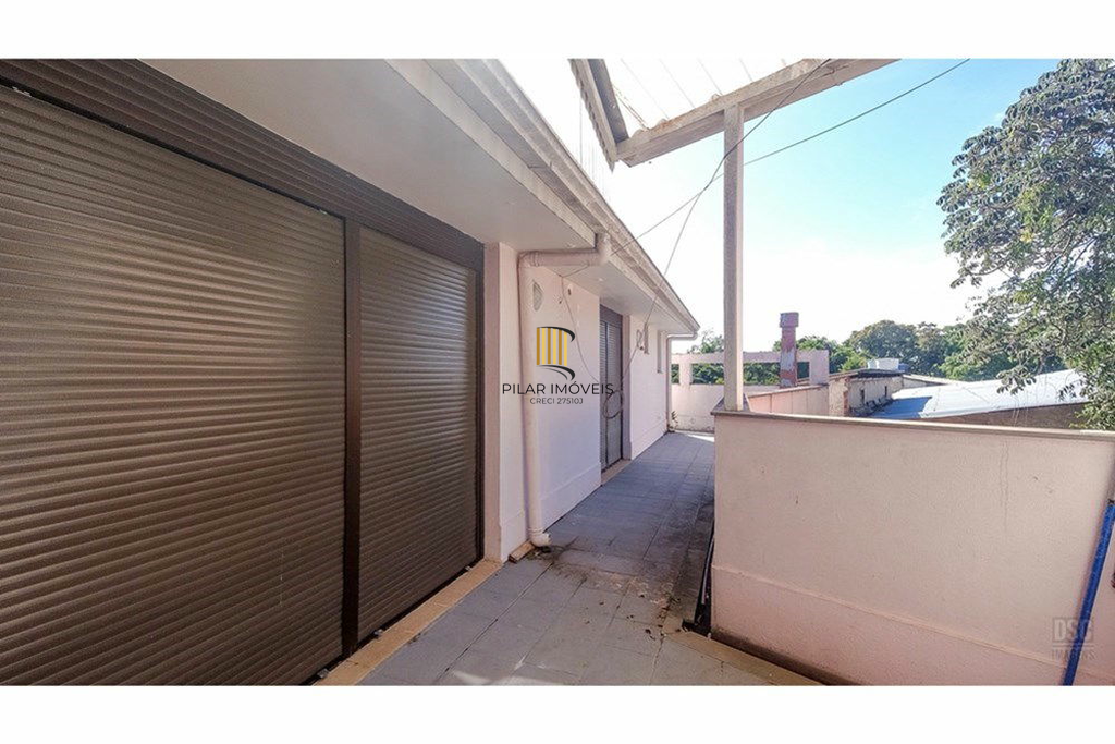 Casa 8 dormitórios no bairro Glória