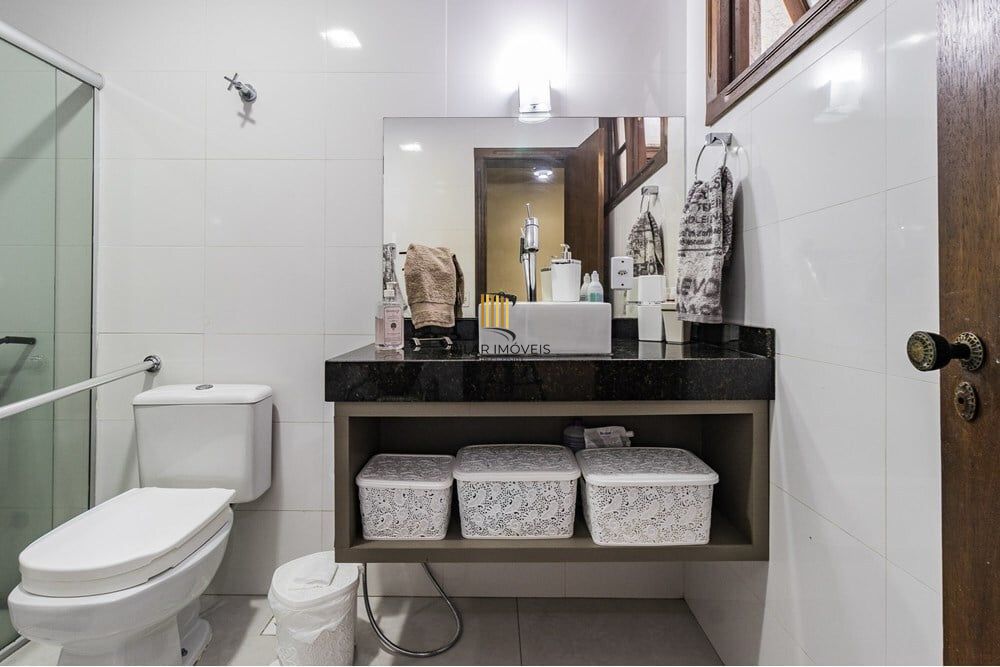 Casa 4 dormitórios no bairro Partenon