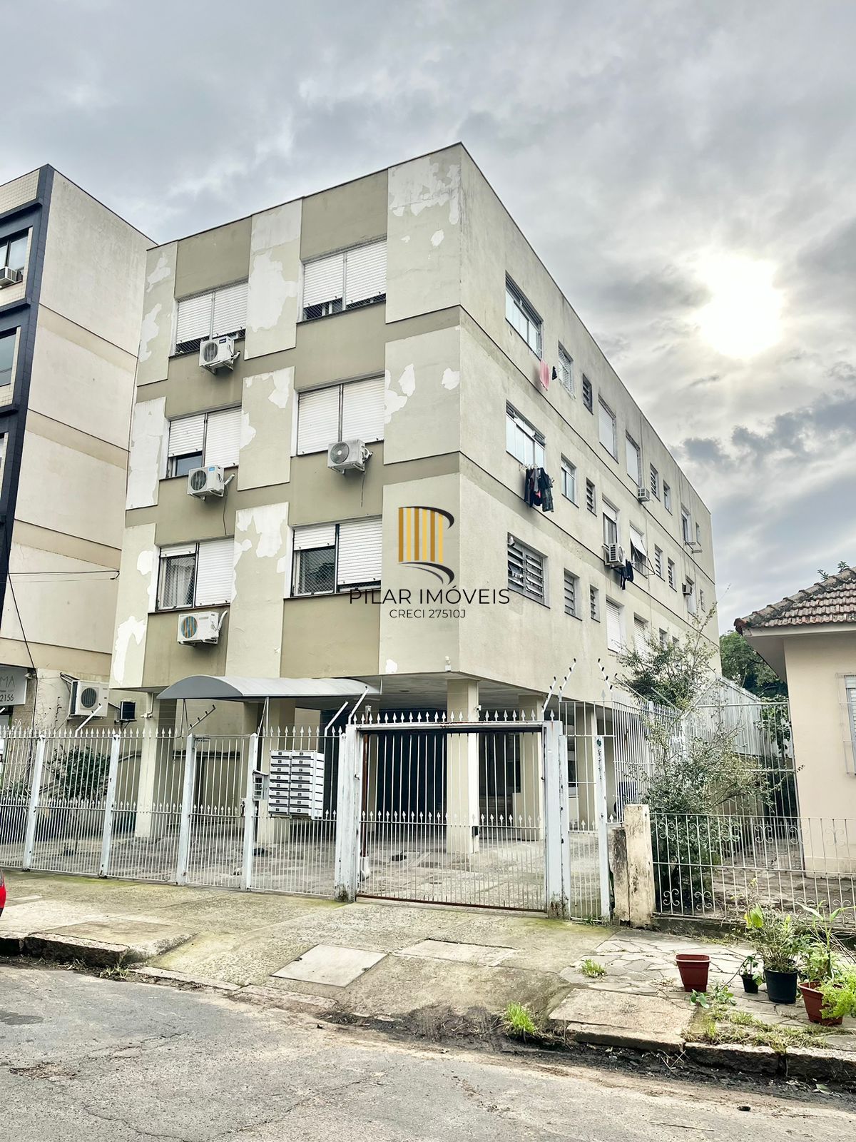 Excelente JK transformado em 01 dormitório, sala, cozinha e banheiro. - Pilar Imóveis