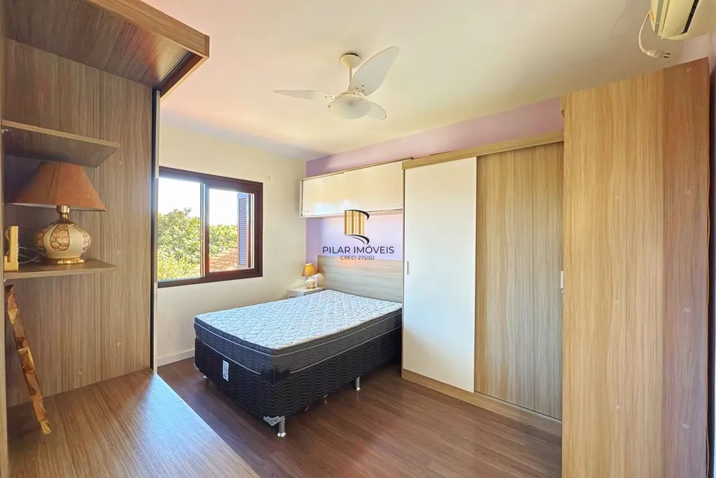 Casa 4 dormitórios no bairro Guarujá