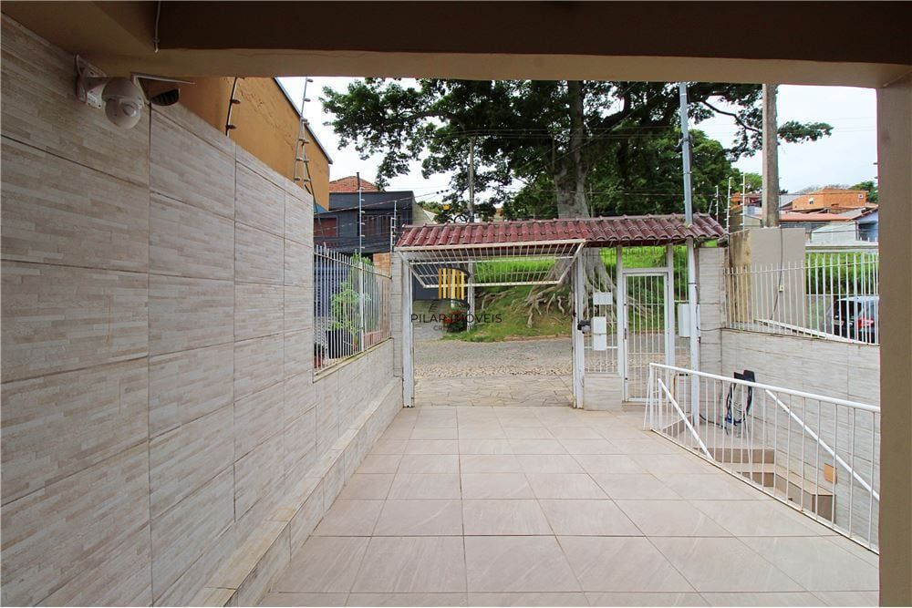 Casa 3 dormitórios no bairro Medianeira