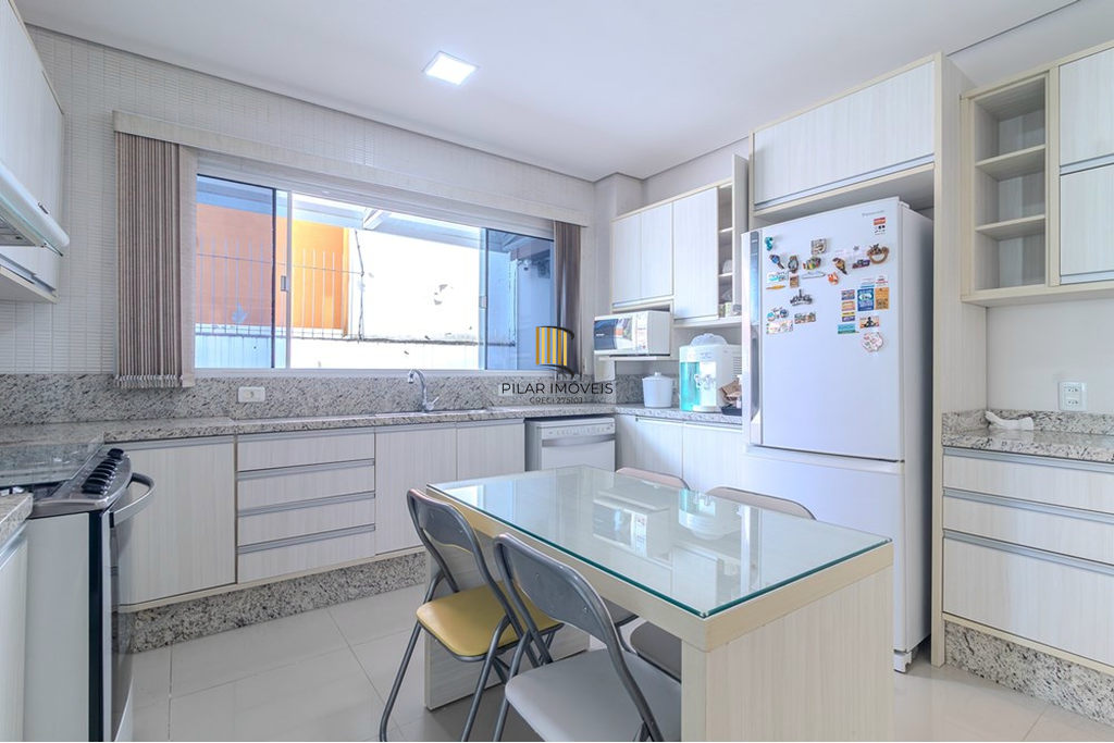 Casa 4 dormitórios no bairro Chácara das Pedras