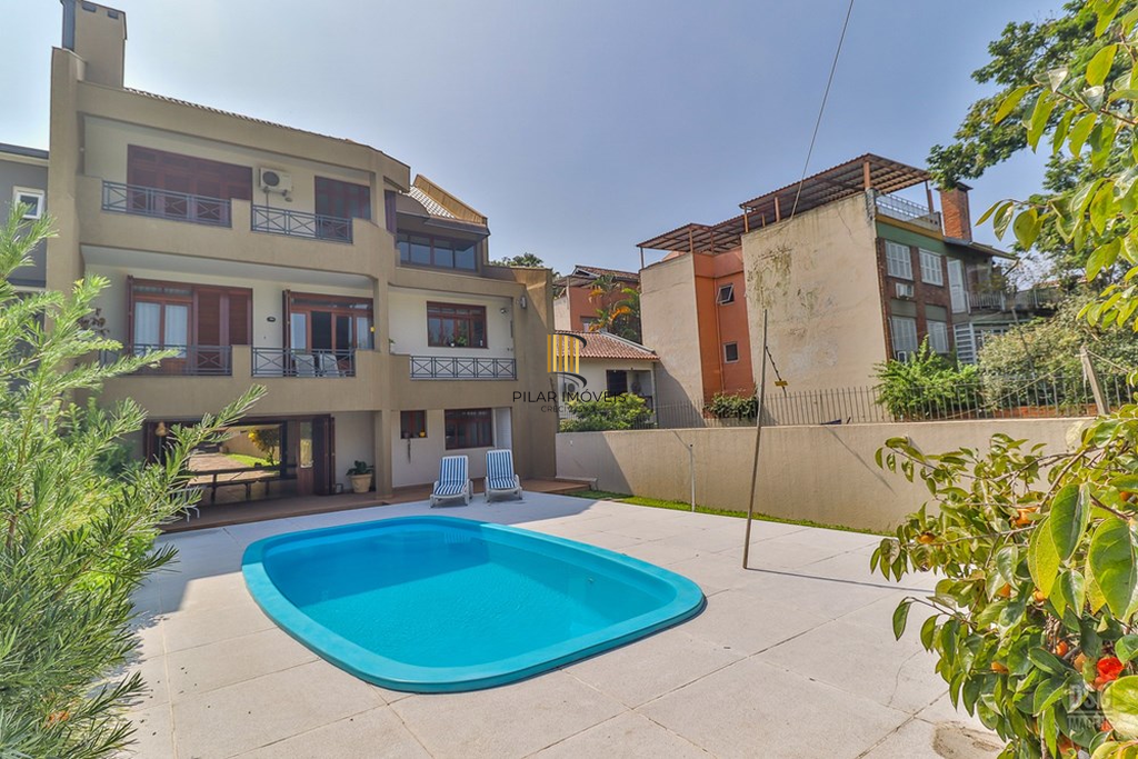 Casa 4 dormitórios no bairro Ipanema