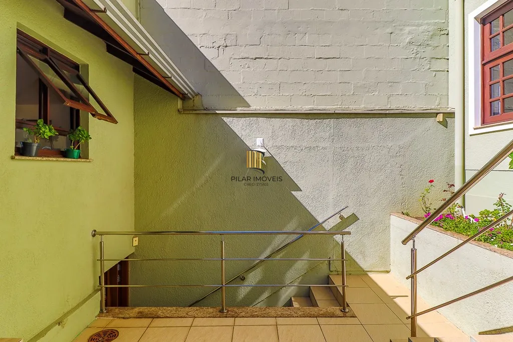 Casa 3 dormitórios no bairro Sarandi
