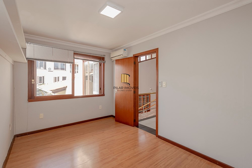 Casa 6 dormitórios no bairro Vila Jardim