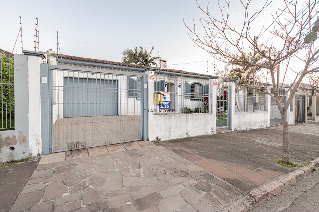 Casa 3 dormitórios no bairro Jardim do Salso