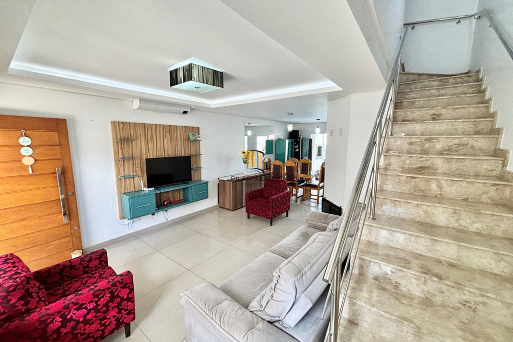 Casa 3 dormitórios no bairro Igara