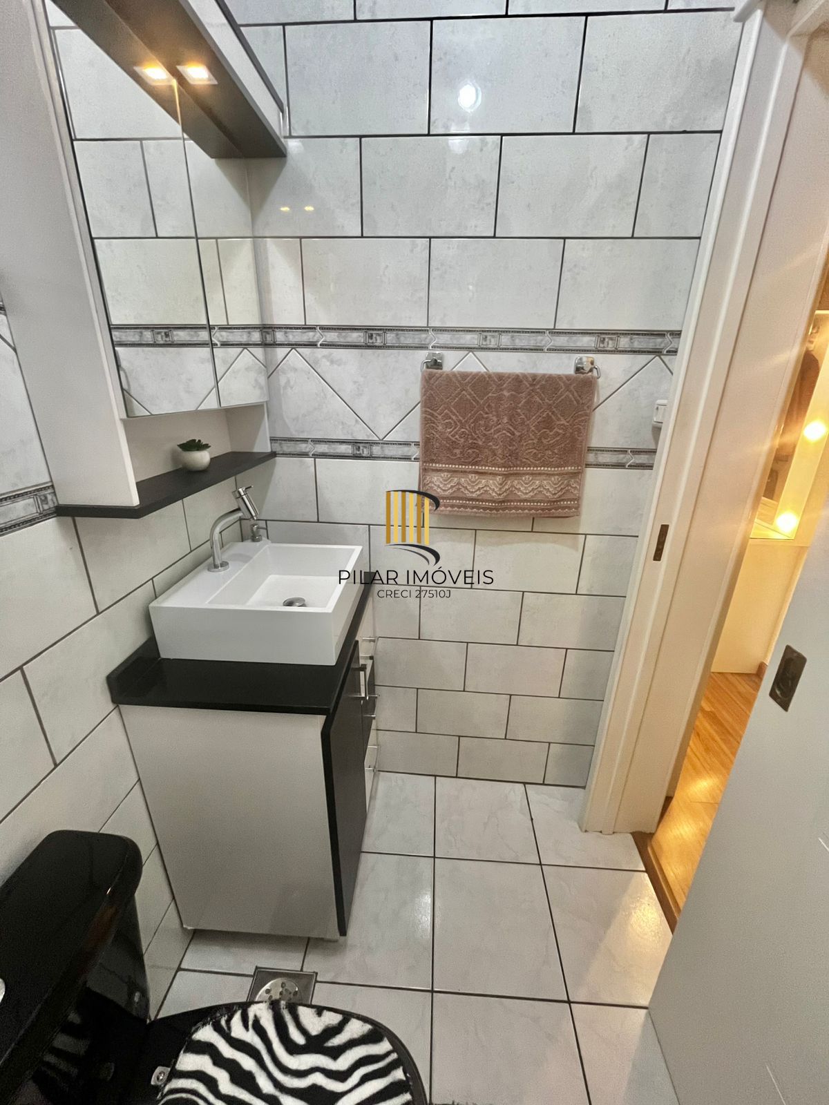03 dorm, transformados em 02, Passo da Areia, 58 m², reformado, semi mobiliado