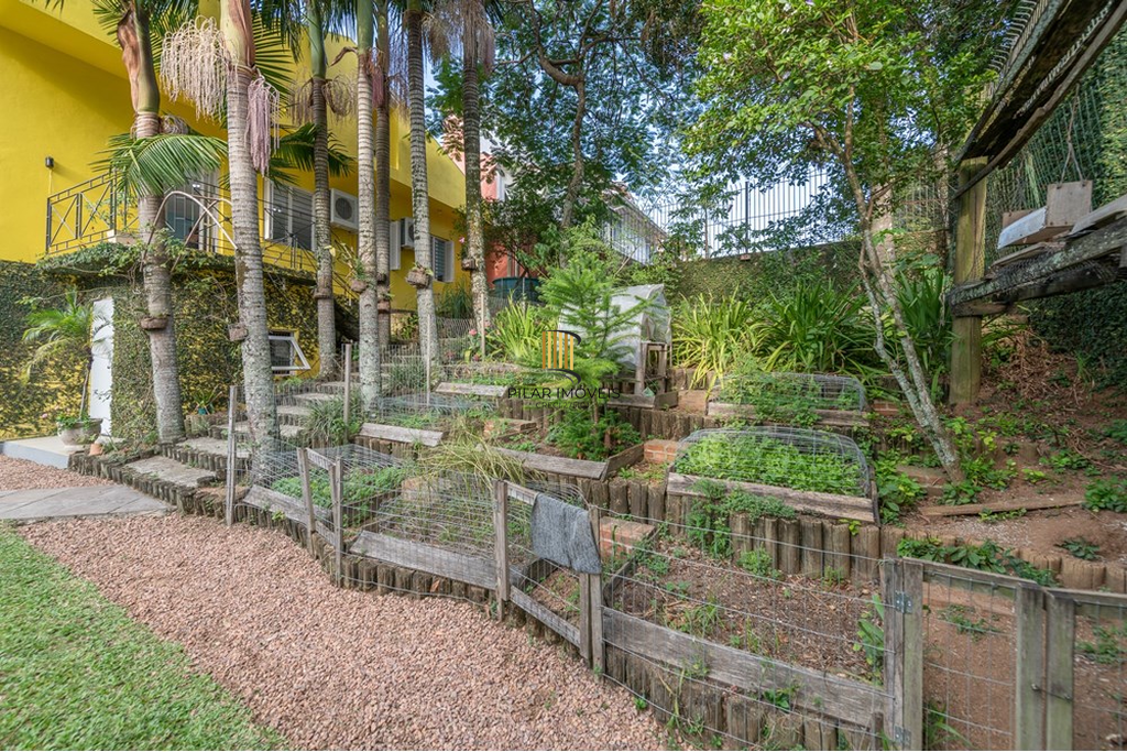 Casa 4 dormitórios no bairro Ipanema