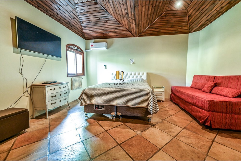 Casa 4 dormitórios no bairro Ipanema