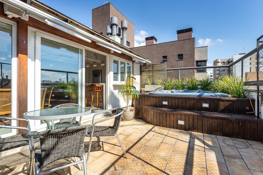 Cobertura 4 dormitórios no bairro Petrópolis