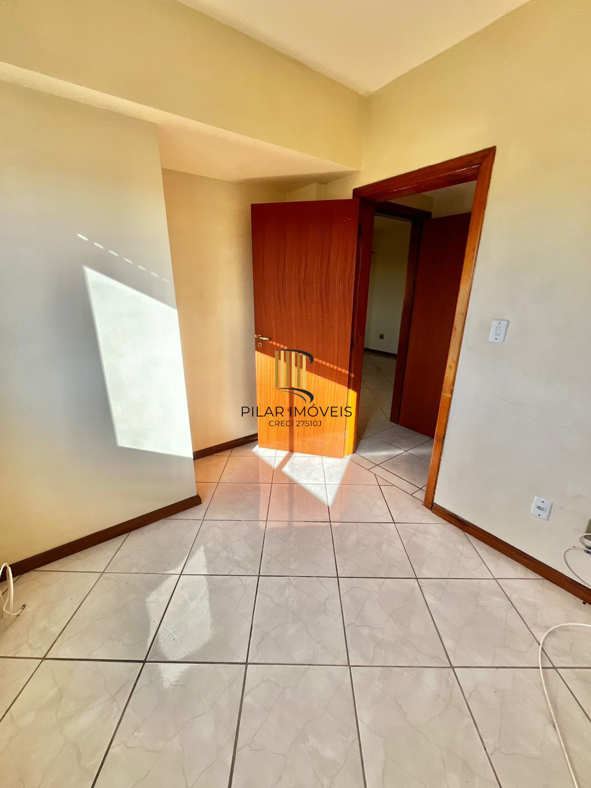 Apto 03 dorm com suíte, andar alto, vista, ótima posição solar, 1 vaga no Cristo