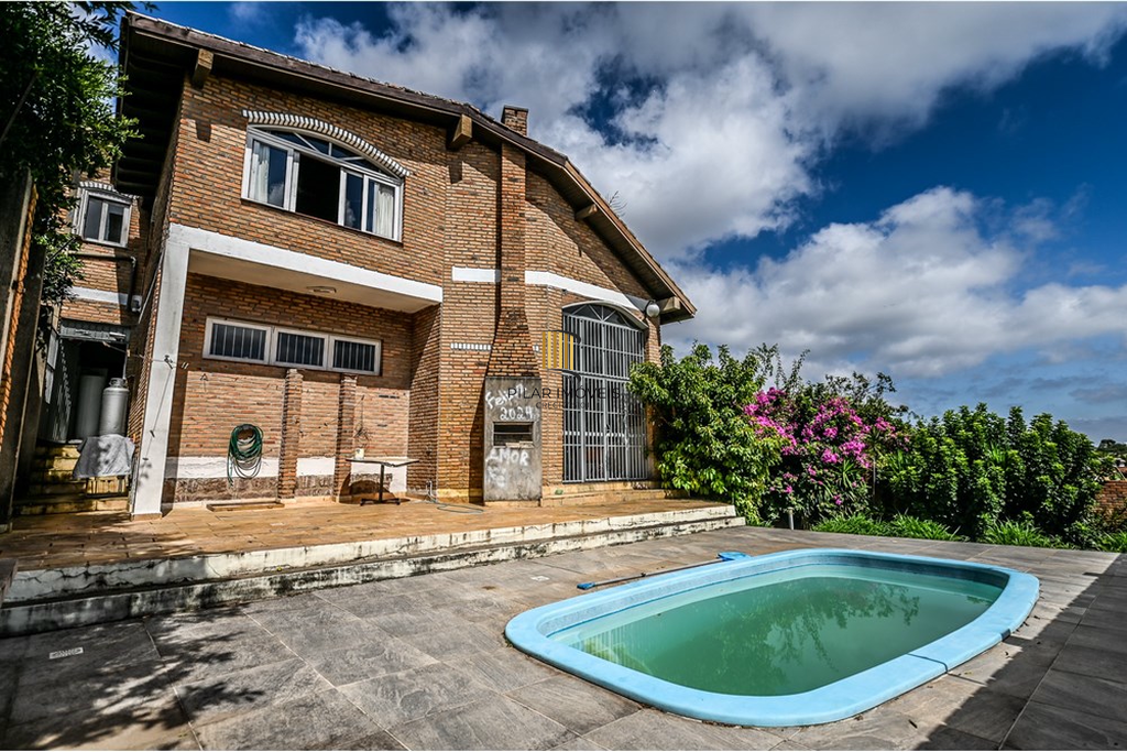 Casa 4 dormitórios no bairro Ipanema