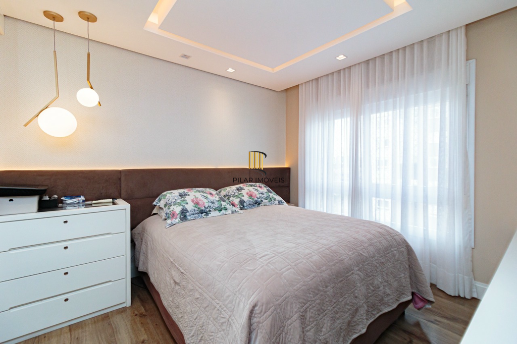 Apartamento 4 dormitórios no bairro Menino Deus