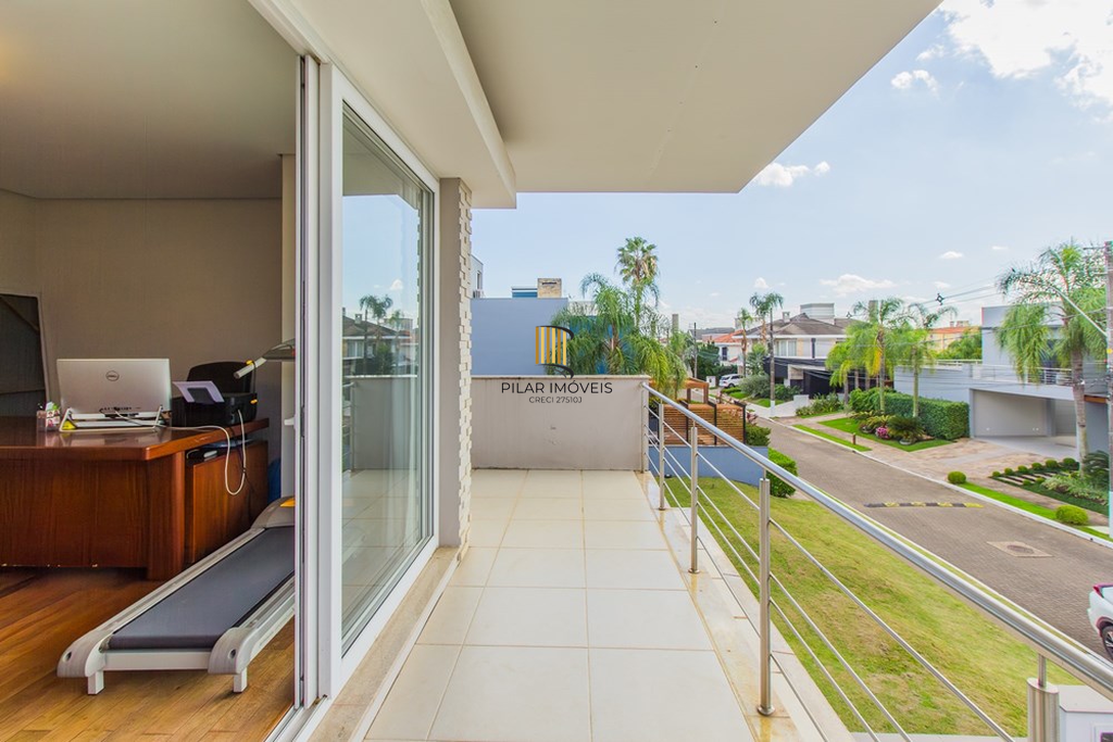 Casa 4 dormitórios no bairro Igara