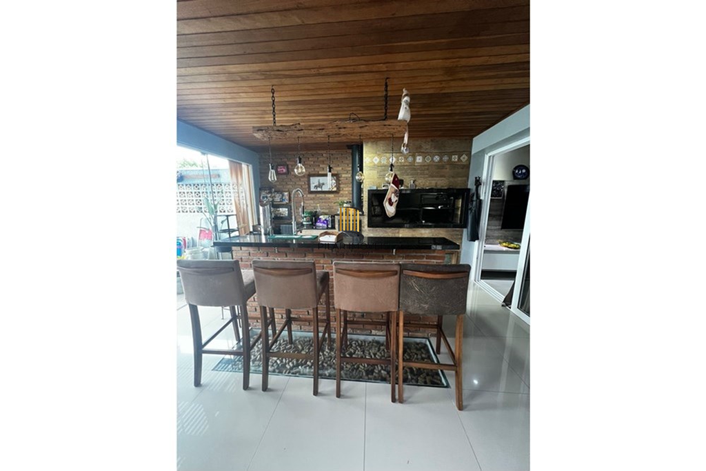 Casa 3 dormitórios no bairro Lomba do Pinheiro