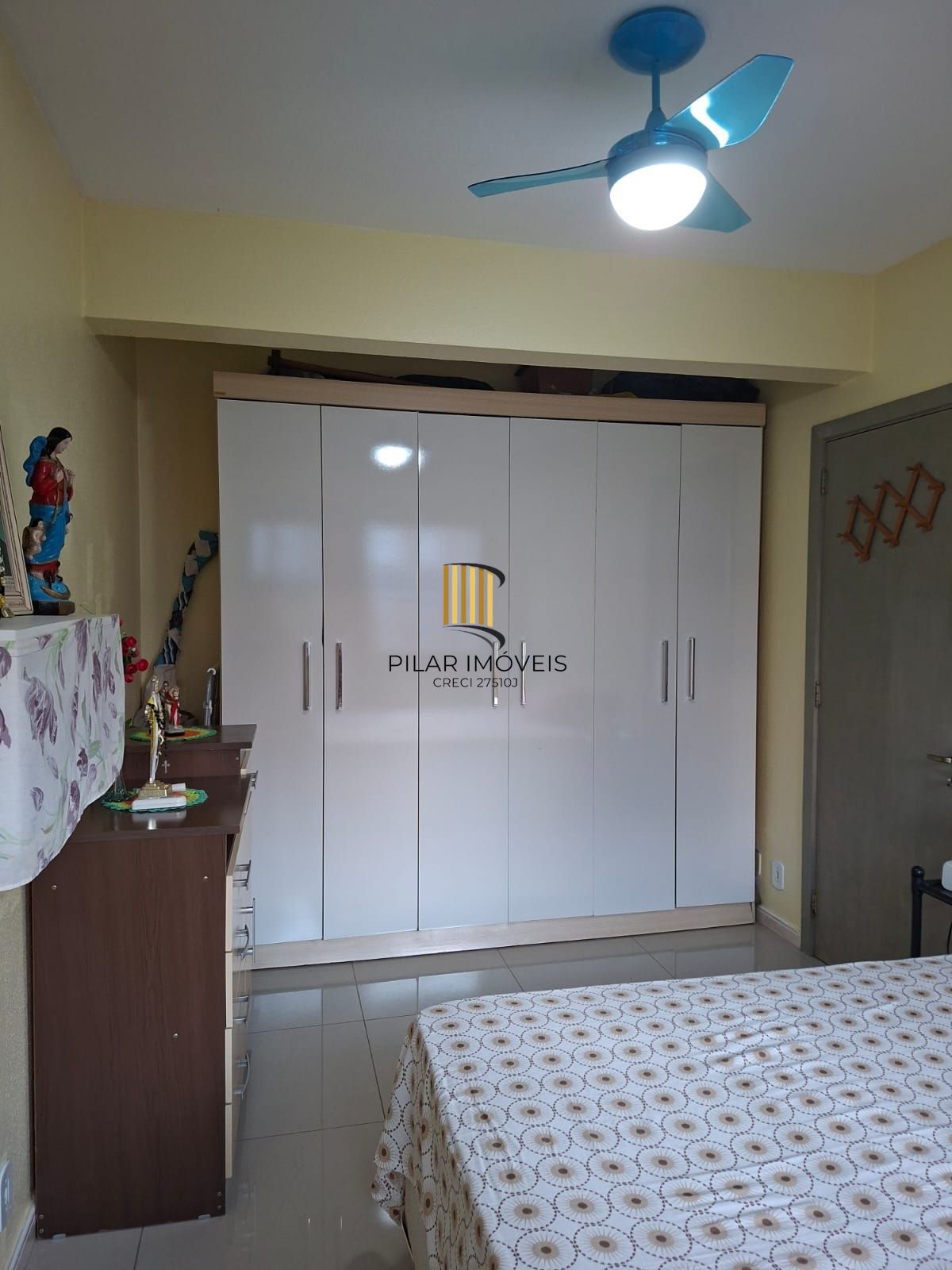 Apto térreo, 01 dormitório, reformado, boa posição solar, frente, Morro Santana