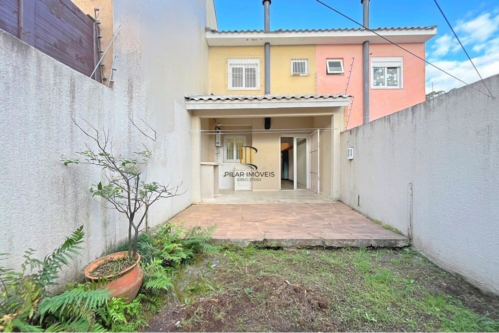 Casa 2 dormitórios no bairro Guarujá
