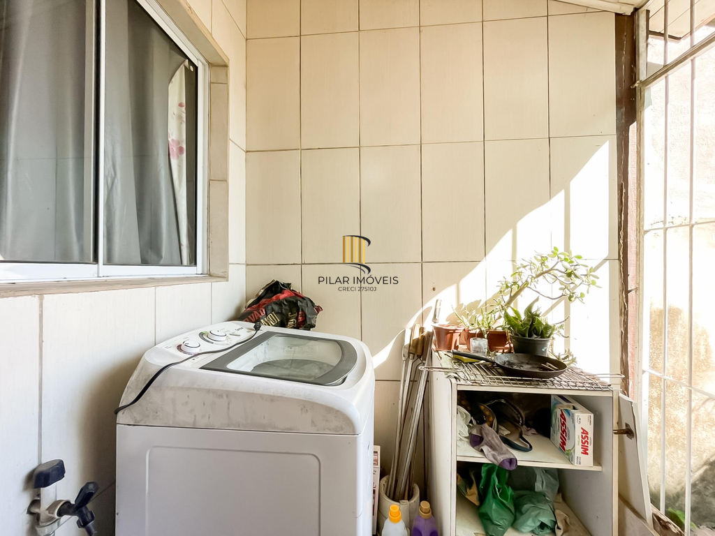 Casa 2 dormitórios no bairro Hípica