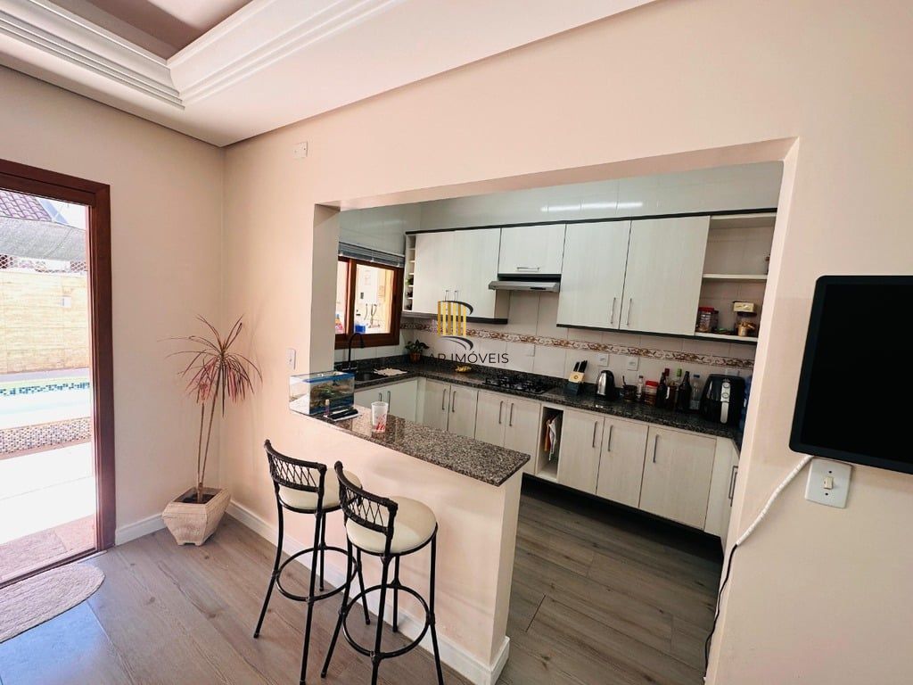 Casa 3 dormitórios no bairro Hípica