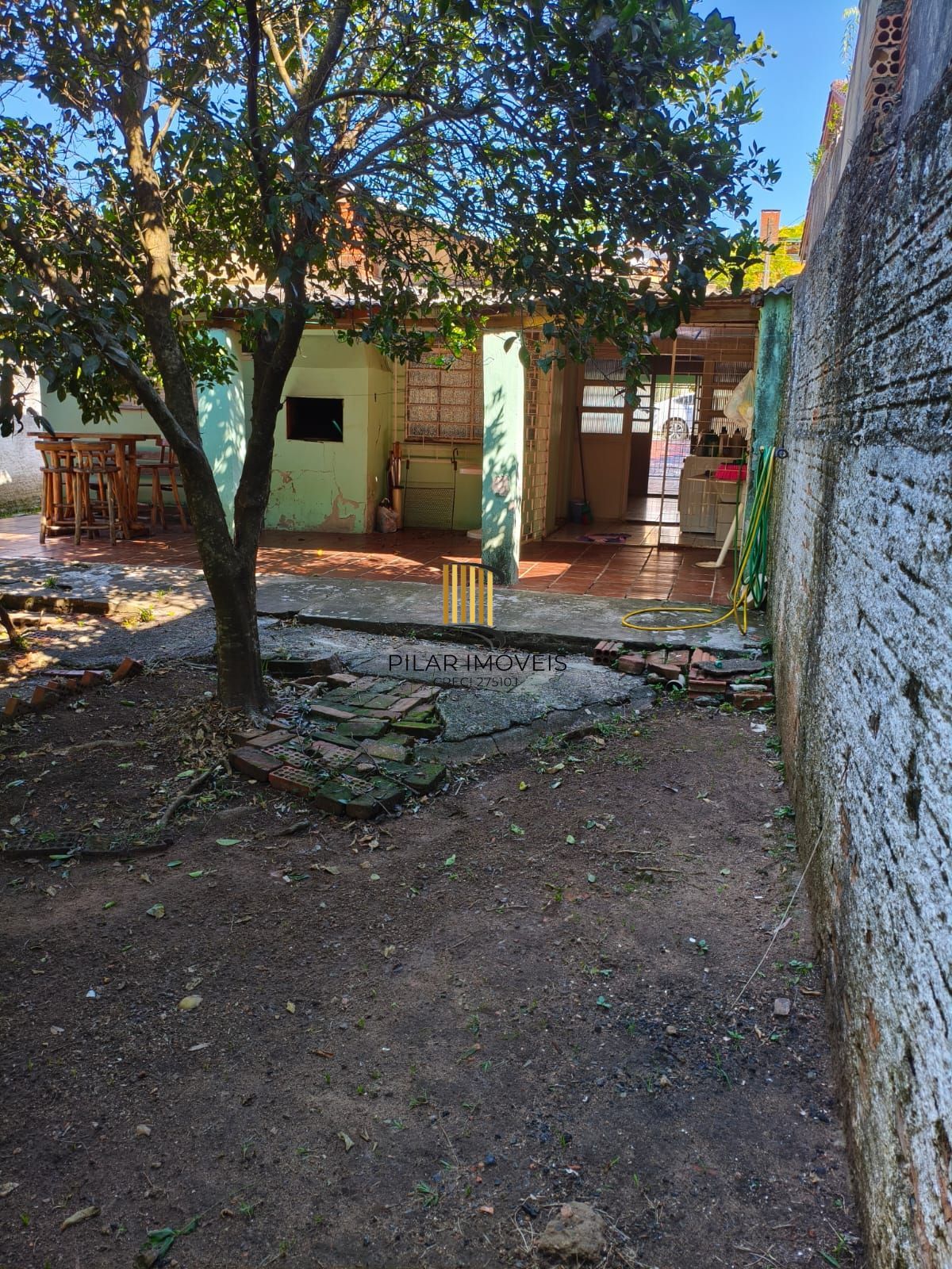 Casa com 80 m2 de área construída, 03 dorm, sala estar/jantar, cozinha, pátio