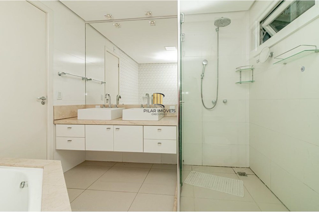 Casa 4 dormitórios no bairro Nonoai