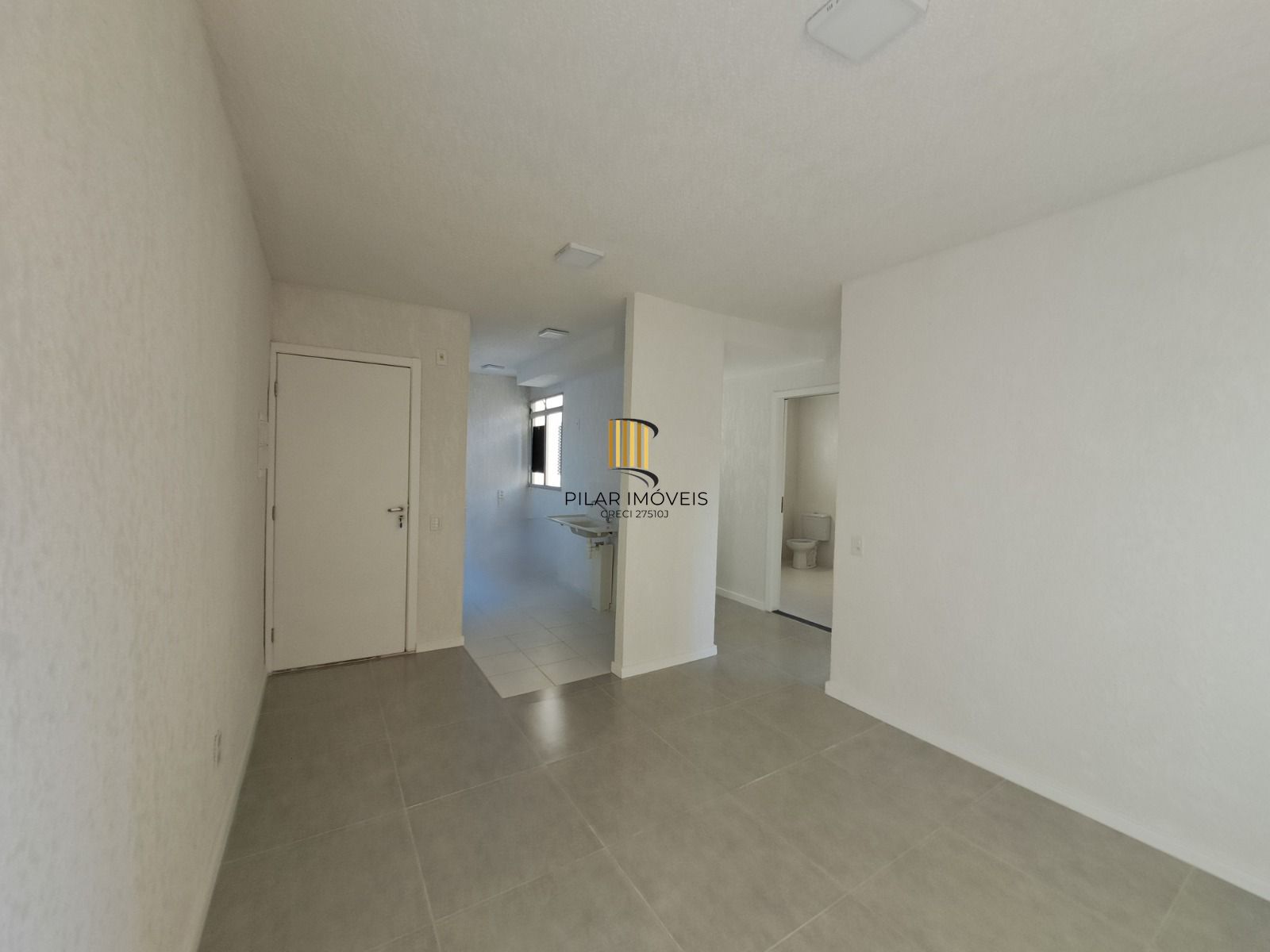 Apto 1 Dormitórios, Térreo, Sala, Cozinha, Banheiro, reformado e 01 vaga garagem