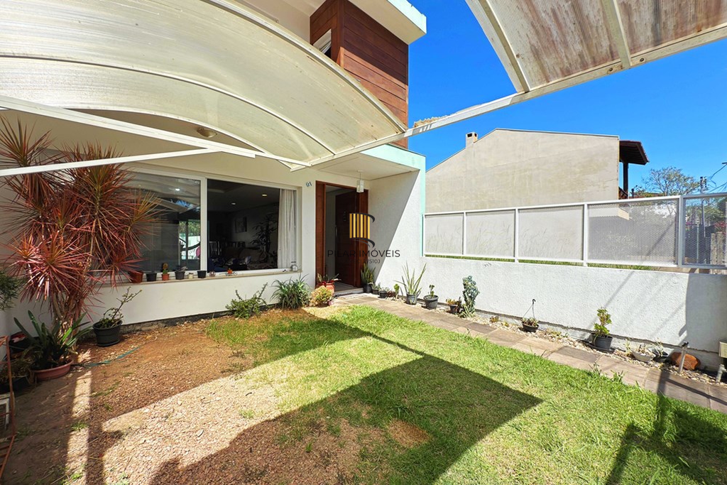 Casa 3 dormitórios no bairro Hípica