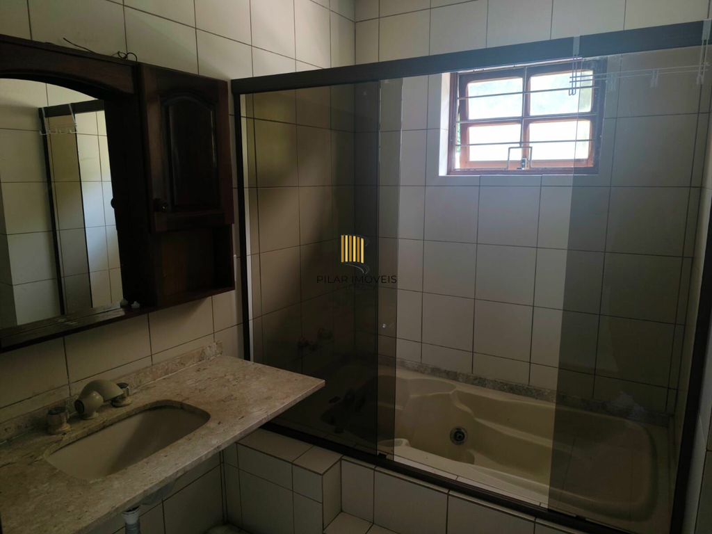 Casa 3 dormitórios no bairro Azenha