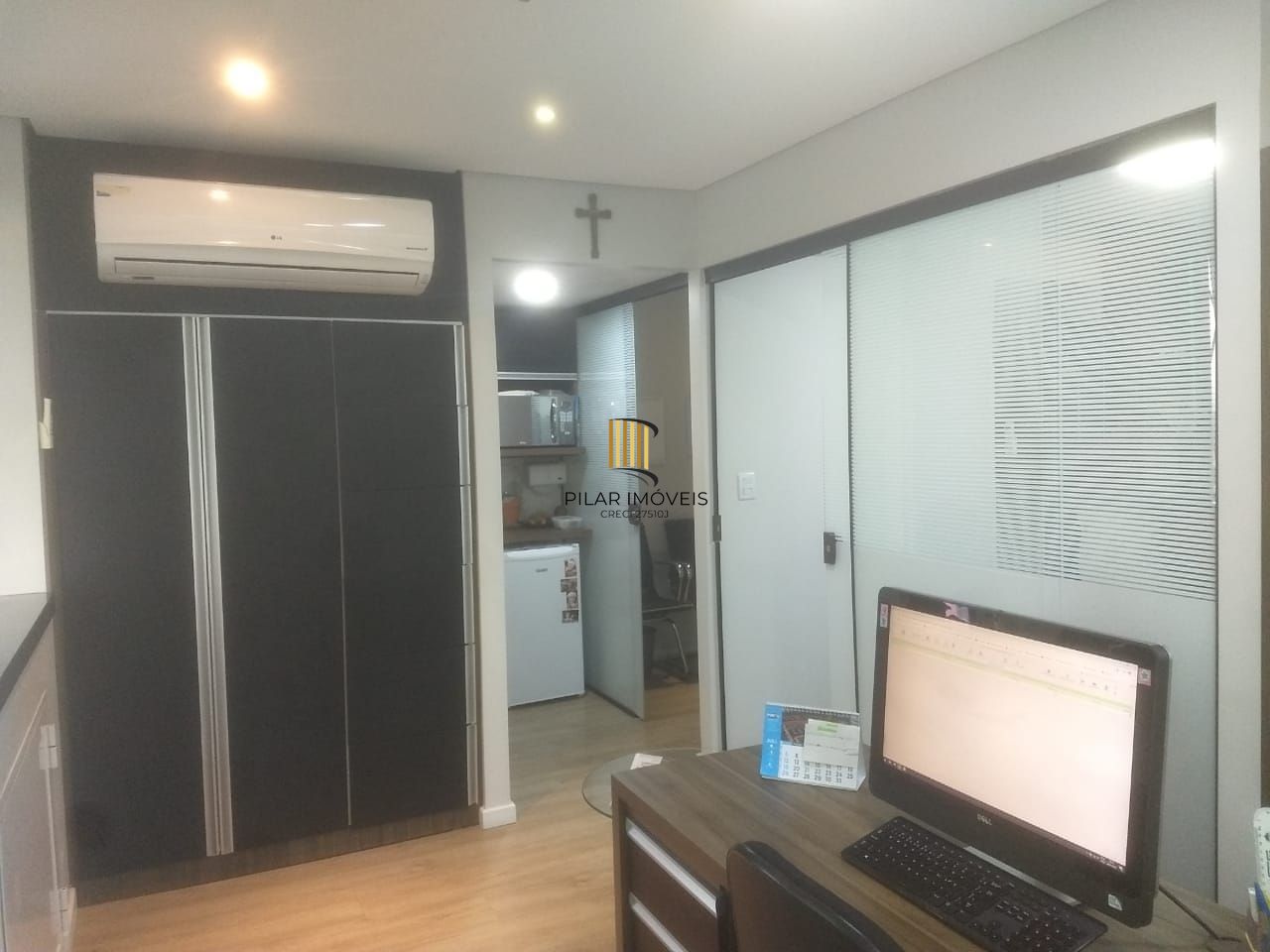 Sala de alto padrão, 52 m², vaga de garagem, Bairro Passo da Areia, mobiliada
