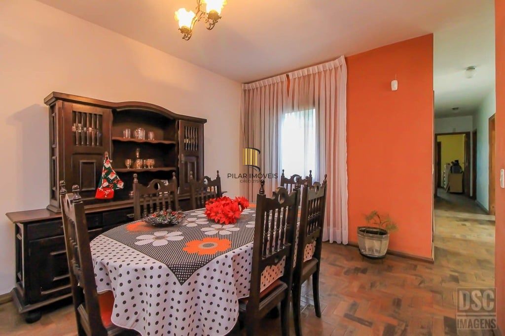 Casa 3 dormitórios no bairro Glória