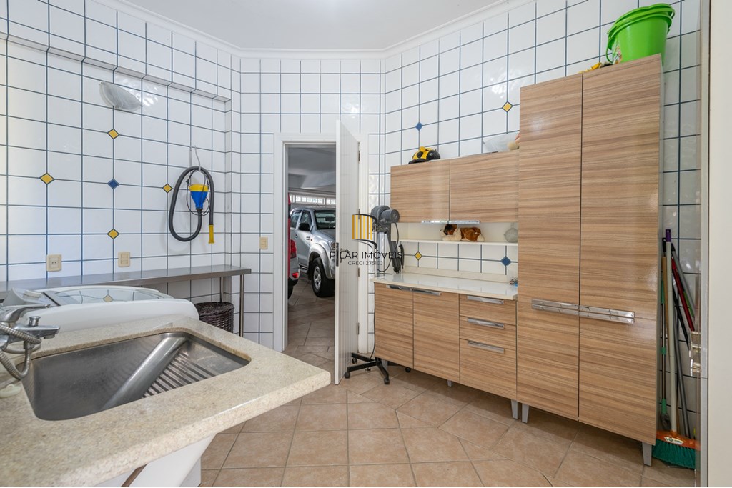 Casa 4 dormitórios no bairro Ipanema